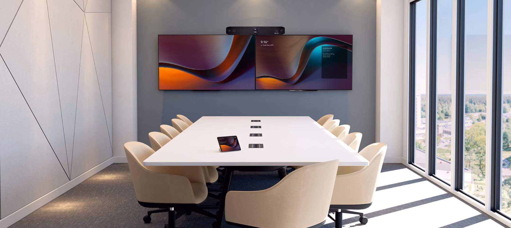 Ruang rapat dengan perangkat video conference HP Poly